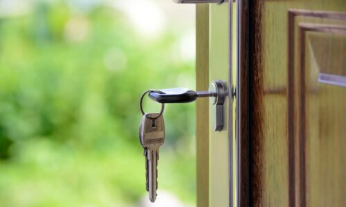 keys-inside-front-door-lock